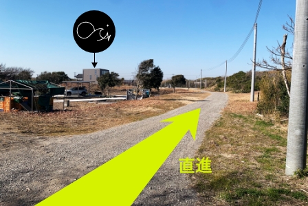 ⑤道なりに進んだ先の奥の建物がCIN GARDEN TERRACEです